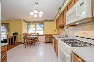 15 Lynn Ct, North Brunswick Township, NJ 08902 - Photo 10