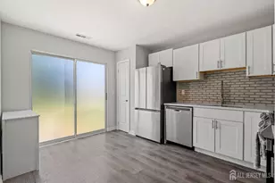 10 Starlight Ct, New Brunswick, NJ 08901 - Photo 6
