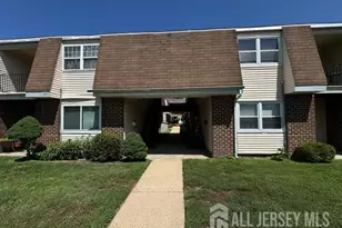 21 Florence Tollgate Pl, Florence, NJ 08518 - Photo 2