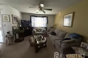 21 Florence Tollgate Pl, Florence, NJ 08518 - Photo 4