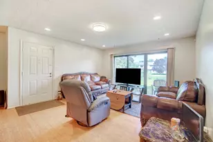 380 Lancaster Ct, Piscataway Township, NJ 08854 - Photo 4