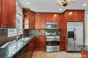 262 Wall St, Metuchen, NJ 08840 - Photo 2