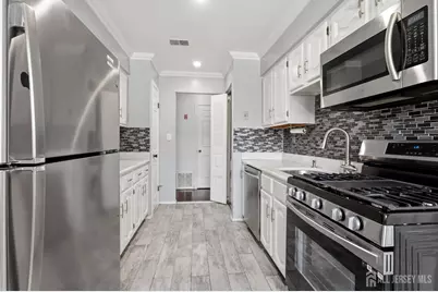 209 Newport Court, Fords, NJ 08863 - Photo 10