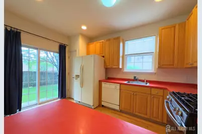 315 Birch Court, New Brunswick, NJ 08901 - Photo 8