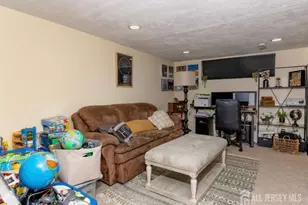 40 Lantern Ln, Sayreville, NJ 08872 - Photo 20