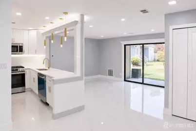 709 Sunshine Court, Sayreville, NJ 08859 - Photo 4