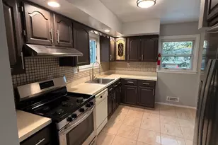 183 E Henry Pl E, Iselin, NJ 08830 - Photo 4