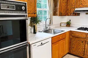 13 Traci Ln, Edison, NJ 08817 - Photo 4