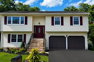 13 Traci Ln, Edison, NJ 08817 - Photo 2