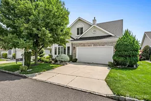 8 Sherwood Dr, Monroe Township, NJ 08831 - Photo 1
