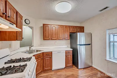 2 Farnham Square, Sayreville, NJ 08859 - Photo 14