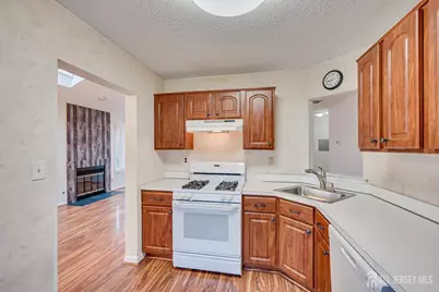 2 Farnham Square, Sayreville, NJ 08859 - Photo 16