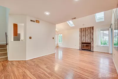 2 Farnham Square, Sayreville, NJ 08859 - Photo 8
