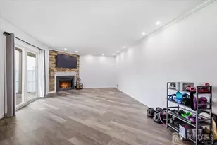 94 Woodmere Dr, Sayreville, NJ 08859 - Photo 10