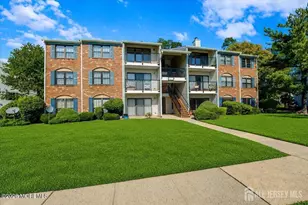 341 Danbury Ln, East Brunswick Township, NJ 08816 - Photo 2