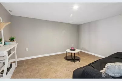 [Address not provided], Woodbridge Township, NJ 07095 - Photo 18