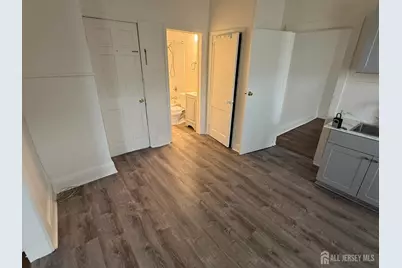 69 W Somerset Street W #E, Raritan, NJ 08869 - Photo 4