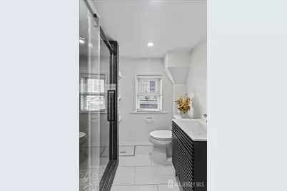 199 Grove Avenue, Woodbridge Township, NJ 07095 - Photo 6