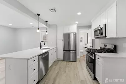 [Address not provided], Woodbridge Township, NJ 07095 - Photo 16