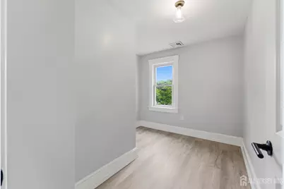 [Address not provided], Woodbridge Township, NJ 07095 - Photo 28