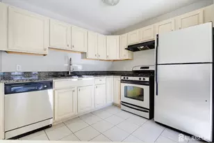 1054 Morning Glory Dr, Monroe Township, NJ 08831 - Photo 8