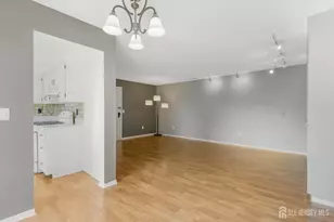 38 Foxhall Common, Middlesex, NJ 08846 - Photo 8