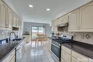 10 Patriot Ct, Edison, NJ 08820 - Photo 12