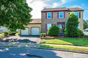 10 Patriot Ct, Edison, NJ 08820 - Photo 4