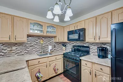 10 Woodmere Drive, Sayreville, NJ 08859 - Photo 4