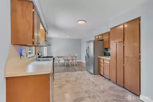 37 Janet Ct, Milltown, NJ 08850 - Photo 4