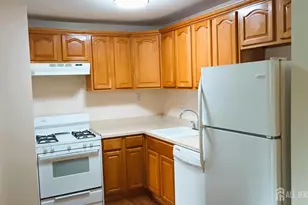 117 Cricket Ln, Woodbridge Township, NJ 07095 - Photo 6