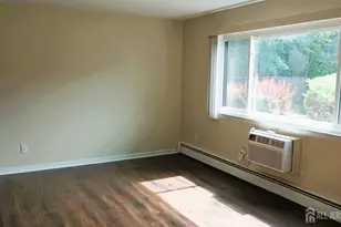 117 Cricket Ln, Woodbridge Township, NJ 07095 - Photo 2
