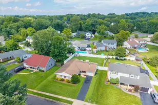 164 Idlebrook Ln, Aberdeen Township, NJ 07747 - Photo 2