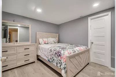 12 Pierrepont Avenue, Middlesex, NJ 08846 - Photo 10