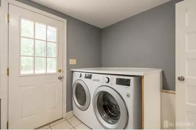 12 Pierrepont Avenue, Middlesex, NJ 08846 - Photo 20