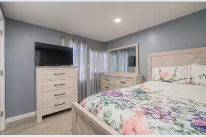 12 Pierrepont Avenue, Middlesex, NJ 08846 - Photo 8