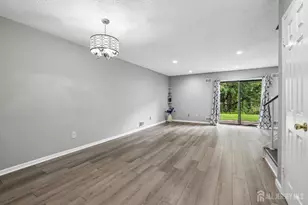 12 Palm Ct, Edison, NJ 08820 - Photo 4