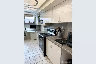 112 Beverly Hills Terrace #E, Woodbridge Township, NJ 07095 - Photo 12