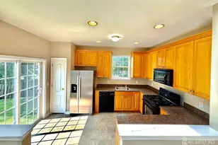 216 Alder Ct, New Brunswick, NJ 08901 - Photo 6