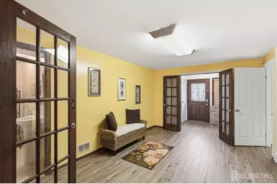 21 S Heathcote Avenue S, Edison, NJ 08817 - Photo 6