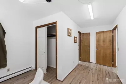 21 S Heathcote Avenue S, Edison, NJ 08817 - Photo 16
