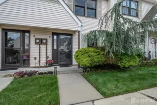 7 King Charles Ct, Englishtown, NJ 07726 - Photo 2