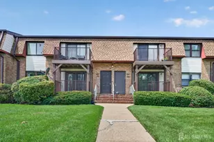 809 N Oaks Blvd, North Brunswick Township, NJ 08902 - Photo 1