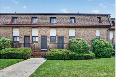 809 N Oaks Boulevard, North Brunswick Township, NJ 08902 - Photo 2