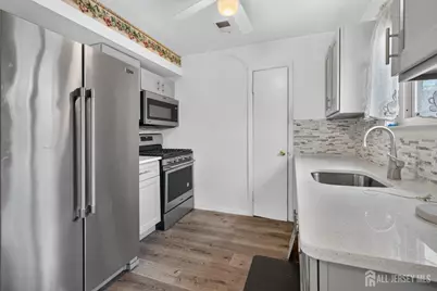 809 N Oaks Boulevard, North Brunswick Township, NJ 08902 - Photo 6