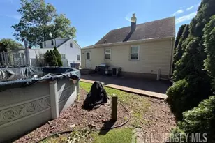 25 Chase Ave, Avenel, NJ 07001 - Photo 4