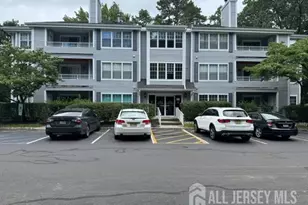 1702 Tanglewood Ct, Helmetta, NJ 08828 - Photo 2