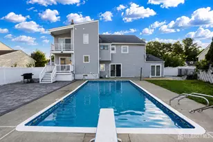 18 Robinhood Dr, Sayreville, NJ 08859 - Photo 2