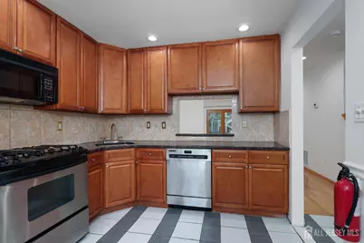 357 Hadleigh Lane, North Brunswick Township, NJ 08902 - Photo 6