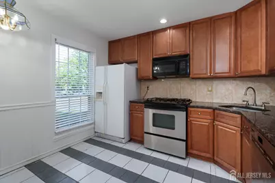 357 Hadleigh Lane, North Brunswick Township, NJ 08902 - Photo 4